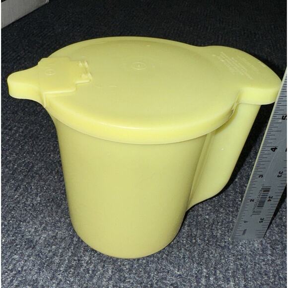 Vintage Tupperware Yellow Large Creamer 131-2 with Lid 1 Qt Capacity CLEAN WASH - Picture 1 of 7